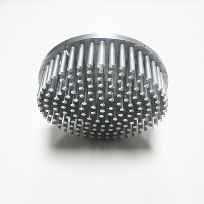 Dostosowany kuty radiator o grubości 0,5 mm do rozpraszania ciepła z istniejącą formą